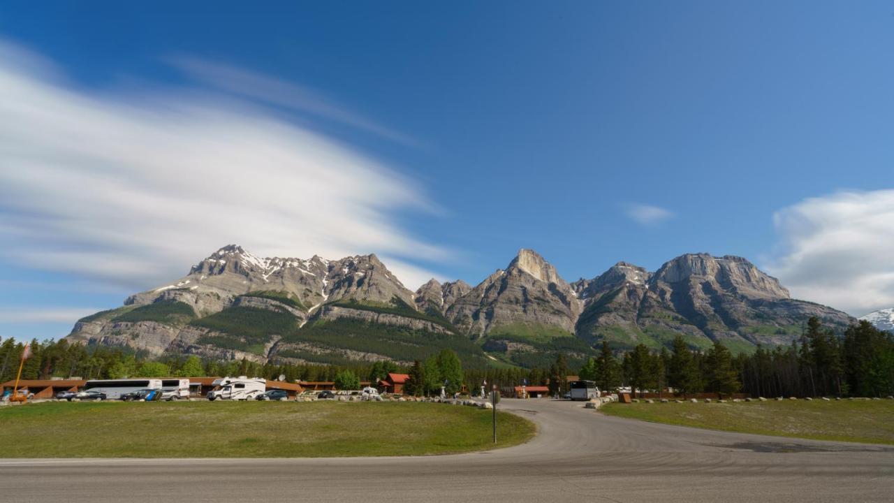 The Crossing Hotel Saskatchewan River Crossing Exterior foto